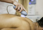 Die Ultraschalltherapie dient der Steigerung des Zellstoffwechsels und der Durchblutung während einer physiotherapeutischen Behandlung.